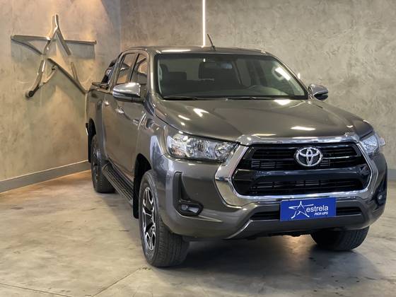 TOYOTA HILUX 2.8 D-4D TURBO DIESEL CD SRV 4X4 AUTOMÁTICO TOYOTA HILUX 2.8 D-4D TURBO DIESEL CD SRV 4X4 AUTOMÁTICO